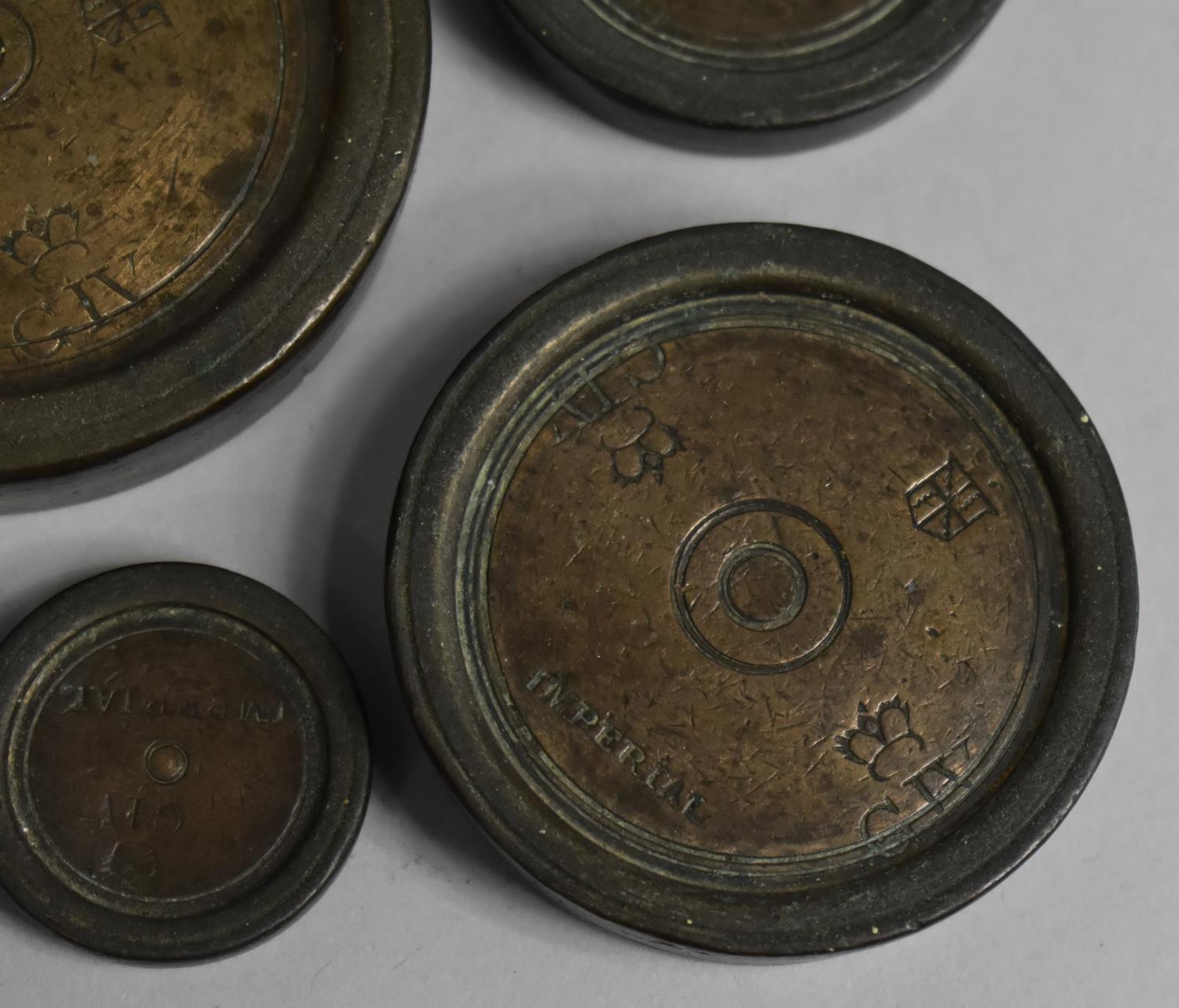 A Set of Five Vintage Circular Scale Weights, Imperial For George V - Image 4 of 6