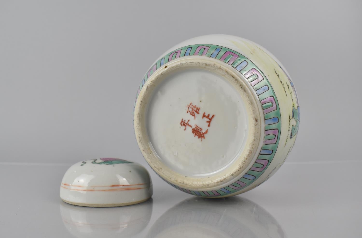 A 20th Century Chinese Porcelain Ginger Jar and Cover Decorated in Polychrome Enamels with - Image 6 of 6