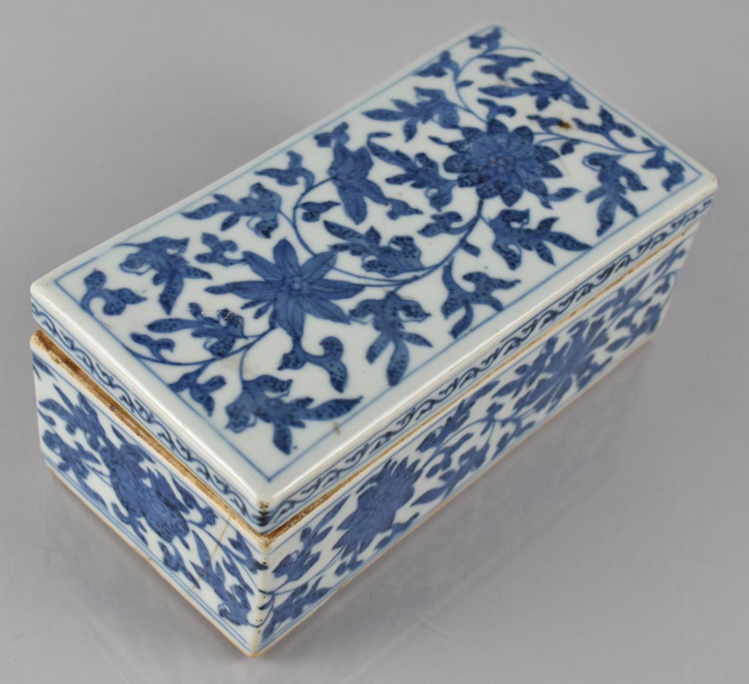 A Chinese Porcelain Blue and White Pen Box and Cover of Rectangular Form, 18.5x9.5x7.5cms High - Image 2 of 3