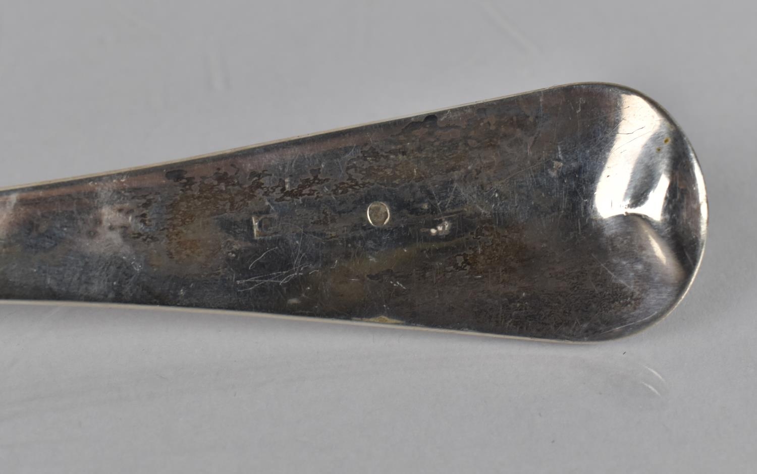 A Georgian Silver Ladle, Hallmark Rubbed, 33cms Long, 193gms - Image 5 of 5