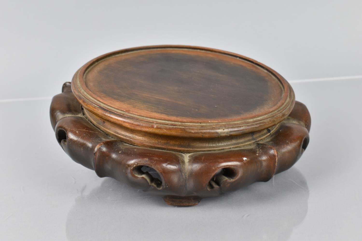 A 19th/20th Century Chinese Hardwood Stand of Circular Form with Pierced and Moulded Base, 22cms - Image 3 of 4