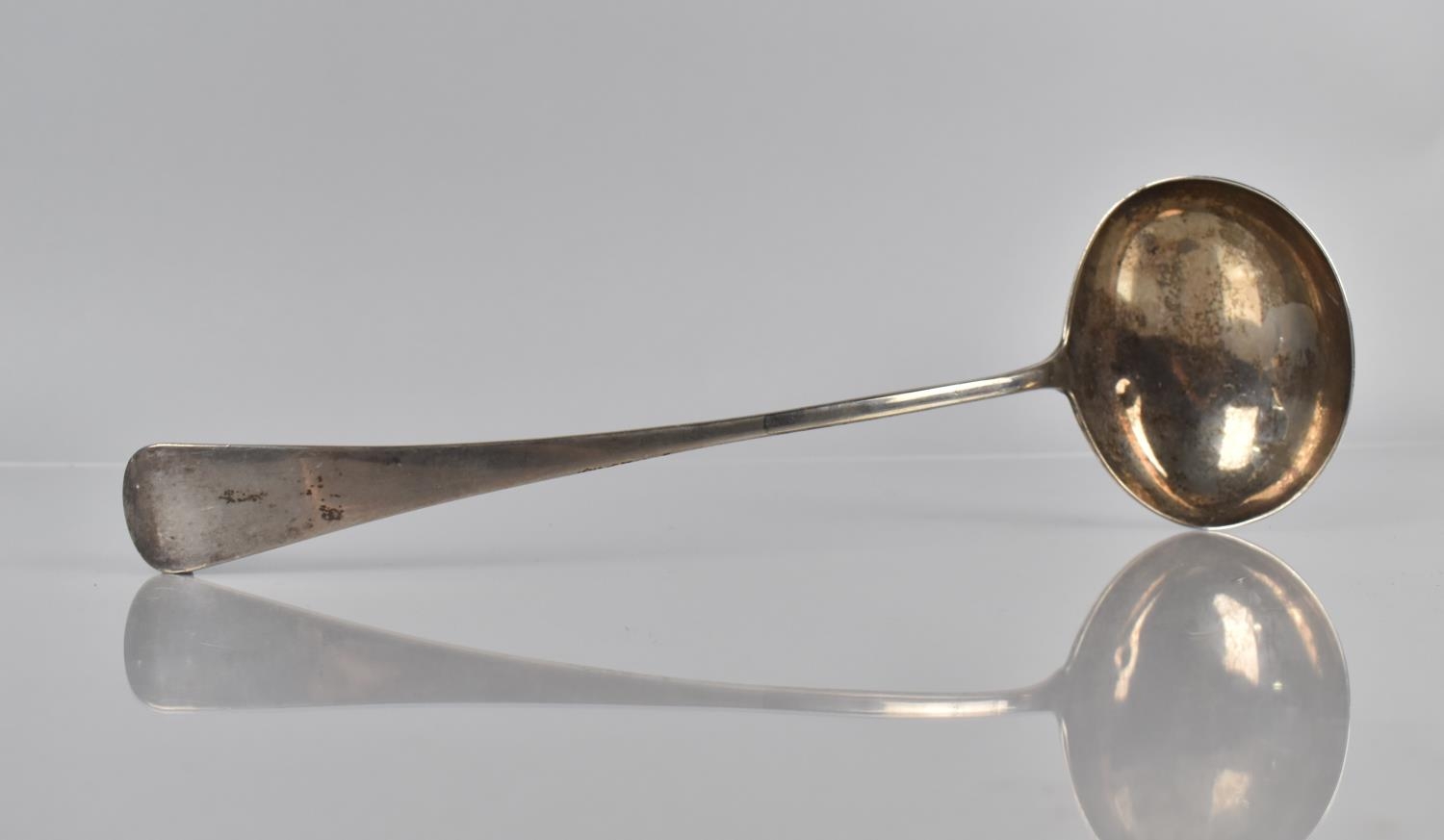 A Georgian Silver Ladle, Hallmark Rubbed, 33cms Long, 193gms - Image 3 of 5