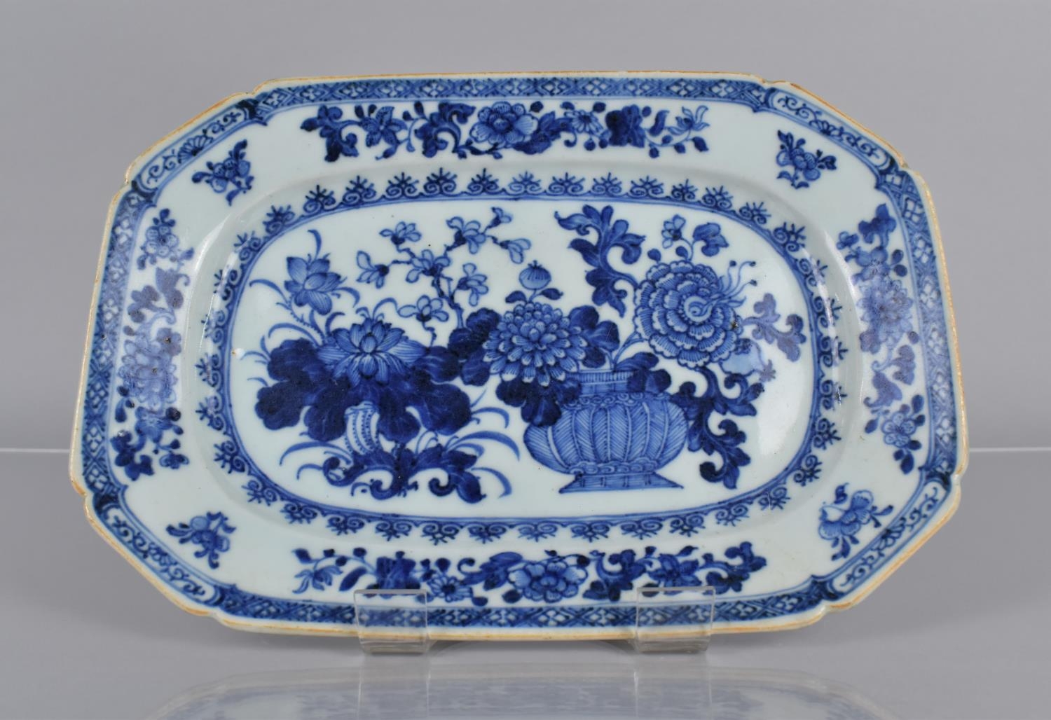 An 18th/19th Century Chinese Blue and White Platter decorated with Antique Vase of Flowers, Floral - Image 3 of 4