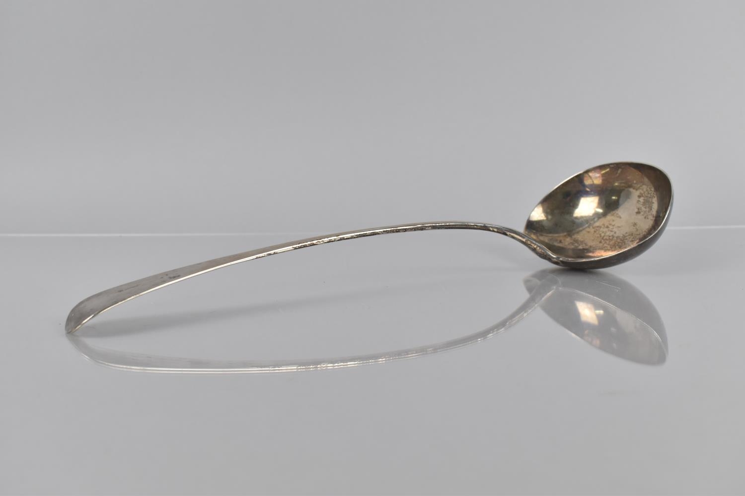 A Georgian Silver Ladle, Hallmark Rubbed, 33cms Long, 193gms - Image 4 of 5