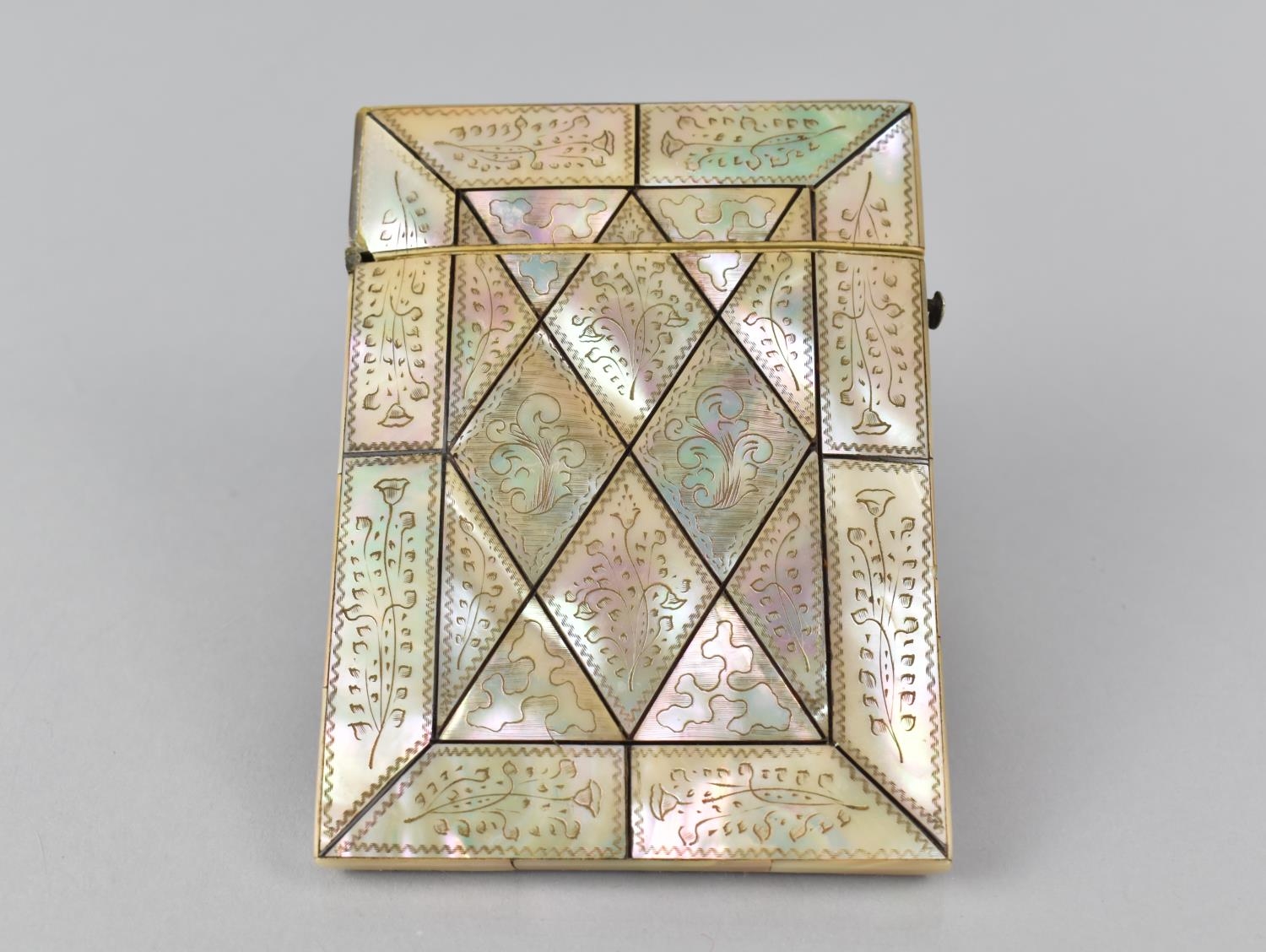 A 19th Century Mother of Pearl Card Case with Engraved Decoration, 11x8cms - Image 3 of 4