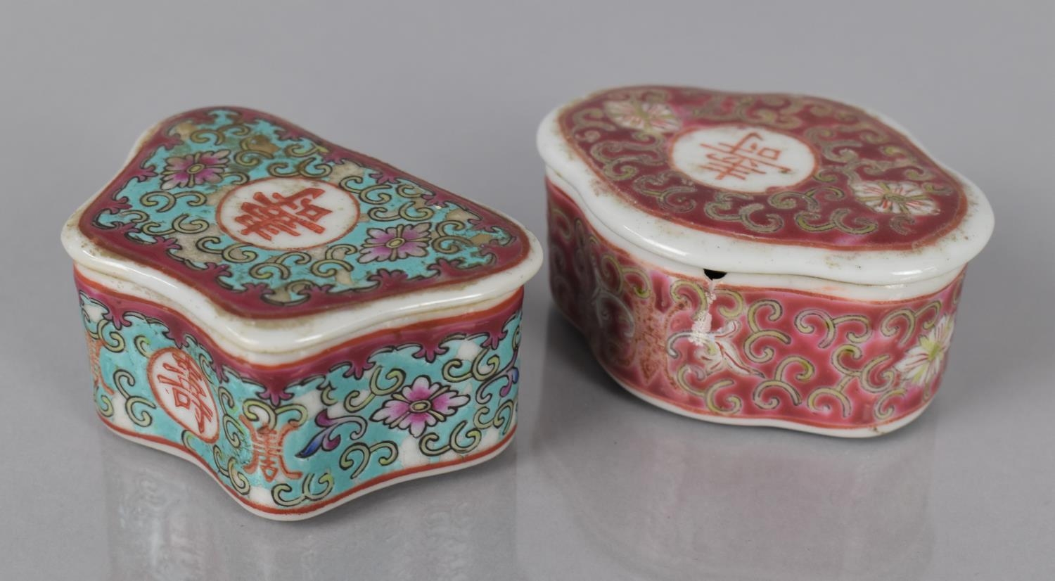 Two Early/Mid 20th Century Chinese Porcelain Powder Boxes of Shaped Form, The One of Butterfly - Image 3 of 4