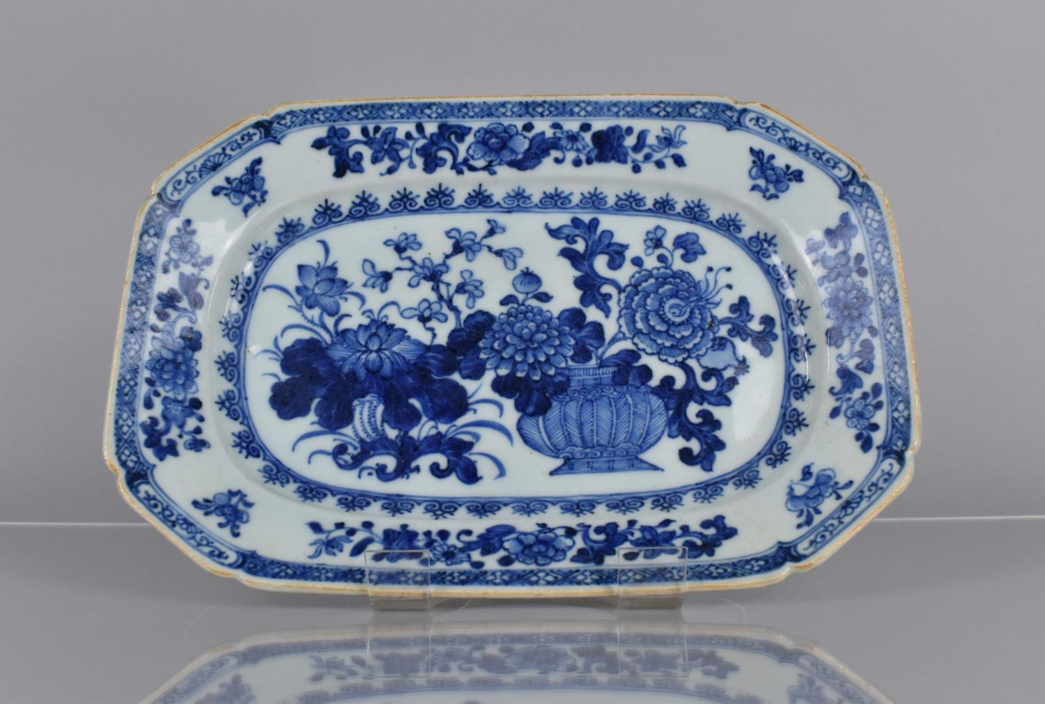 An 18th/19th Century Chinese Blue and White Platter decorated with Antique Vase of Flowers, Floral - Image 2 of 4