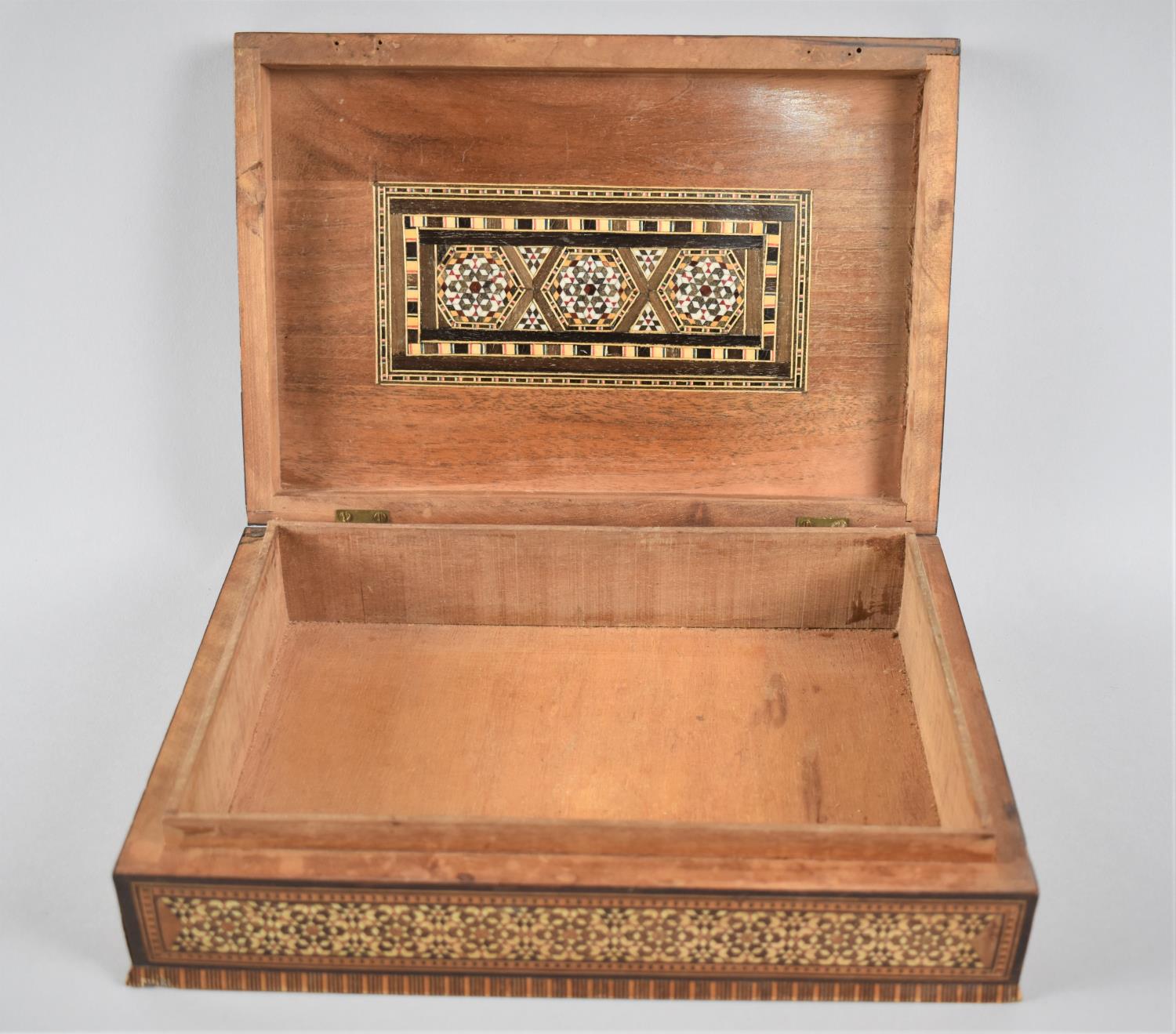 A Modern Souvenir Indian Visakhapatnam Type Box, 26cm wide - Image 2 of 2