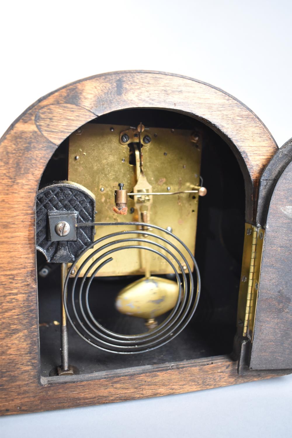 A Mid 20th Century Oak Mantel Clock, 25cms Wide - Image 2 of 2