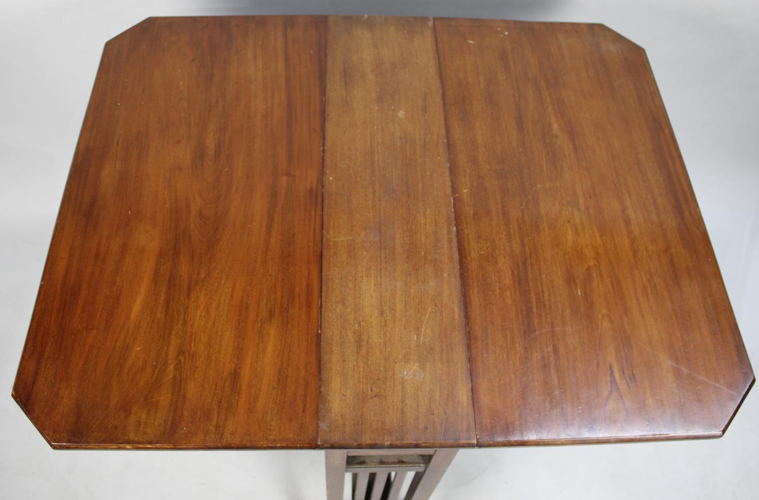 An Edwardian Mahogany Drop Leaf Sutherland Table, 75cm wide - Image 2 of 2