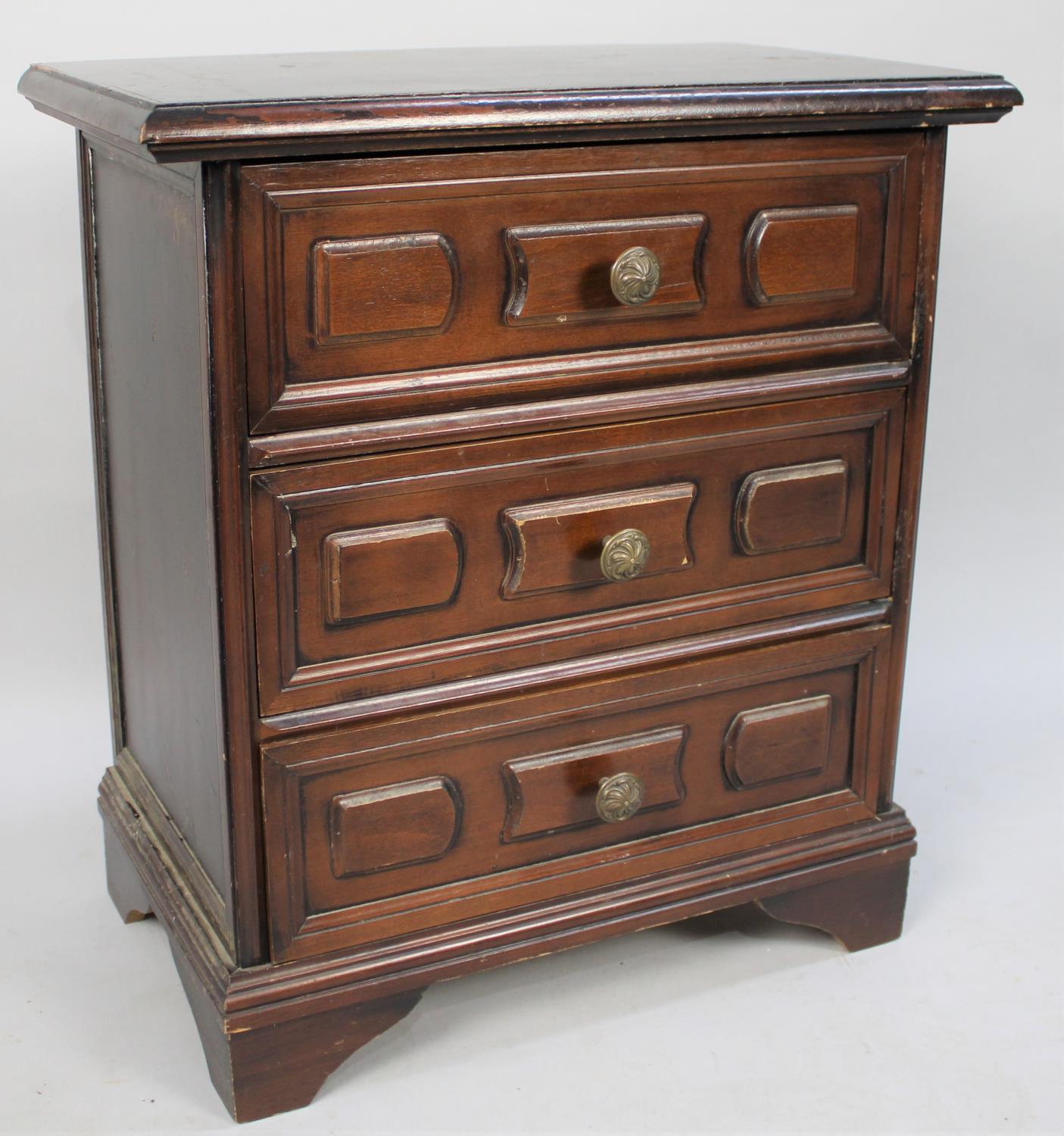 A Modern Three Drawer Chest, 52x31x58cm high