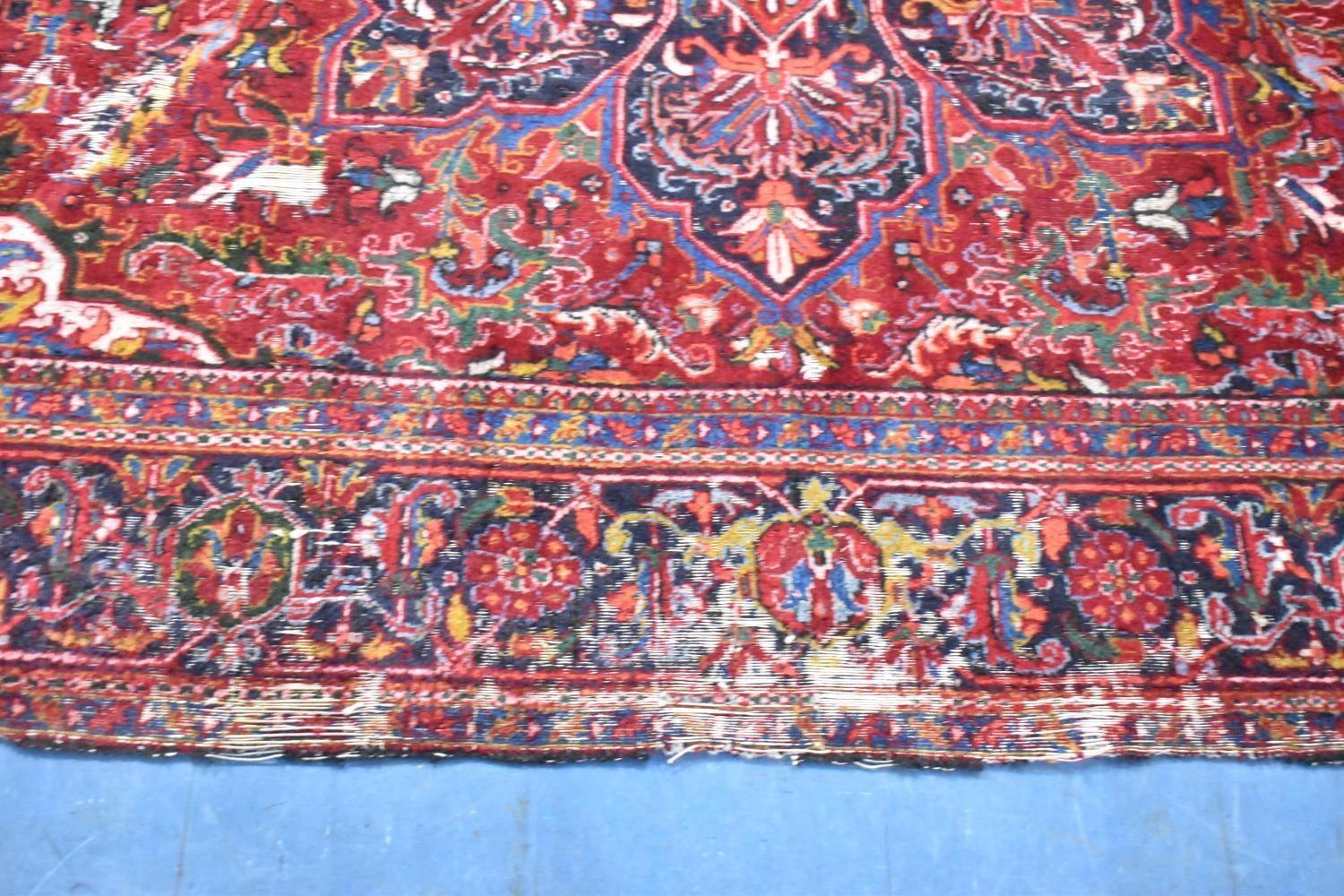 A Large Antique Persian Heriz Rug on Red Ground, Some Wear and Condition Issues, 340x240cms - Bild 4 aus 6