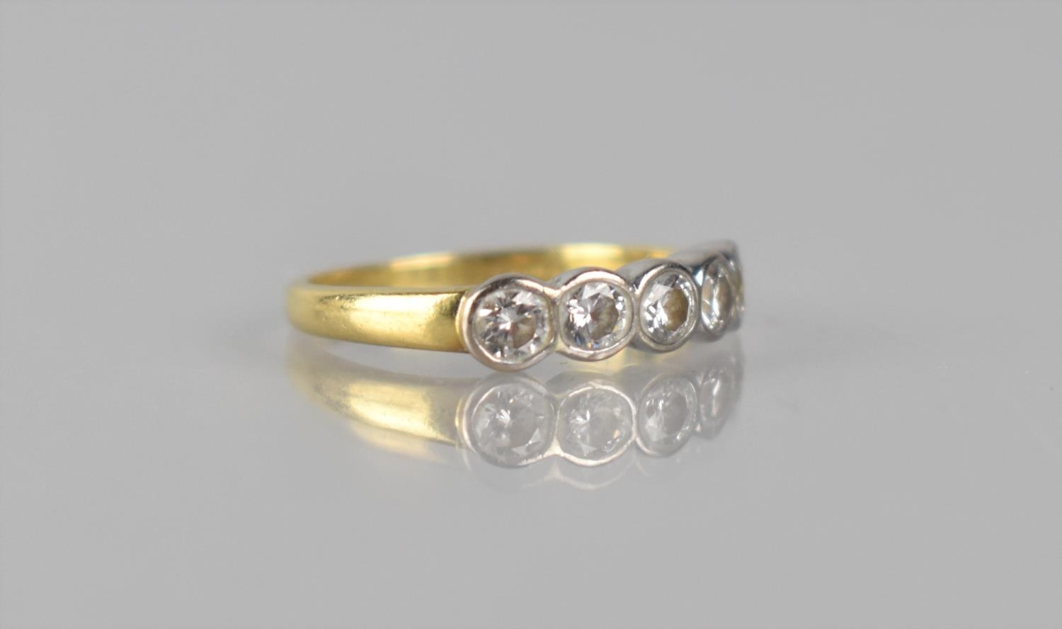 An 18ct Gold and Diamond Five Stone Dress Ring having Five Round/Oval Brilliant Cut Stones, - Bild 2 aus 2