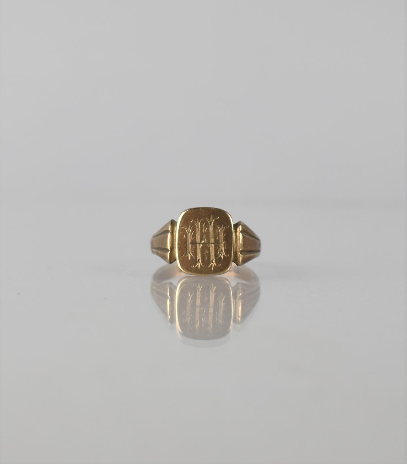 A 9ct Gold Signet Ring, Rectangular Head Monogrammed H M, Tapered Fluted Shoulders to a Flattened - Bild 3 aus 3