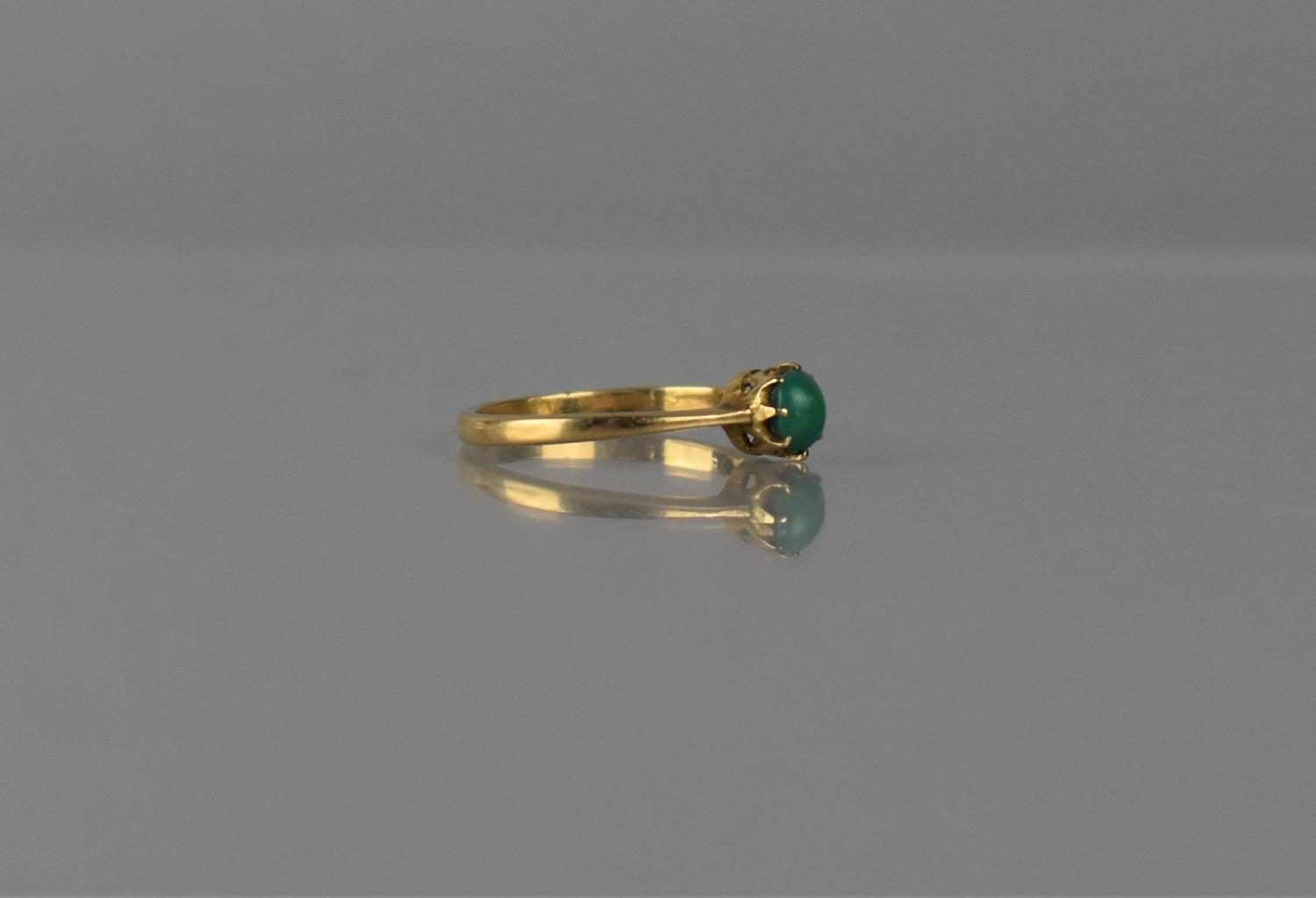 An Early 20th Century Cabochon Turquoise and Unmarked Gold Coloured Metal Dress Ring. Turquoise - Bild 2 aus 4