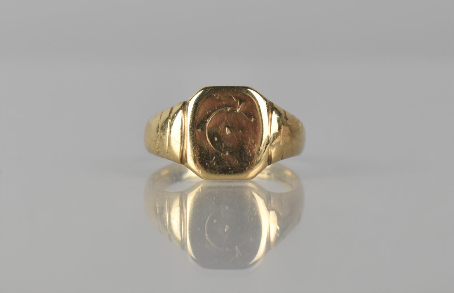 A 9ct Gold Gents Signet Ring, Octagonal Head with Traces of Engraved Decoration, Stepped Shoulders