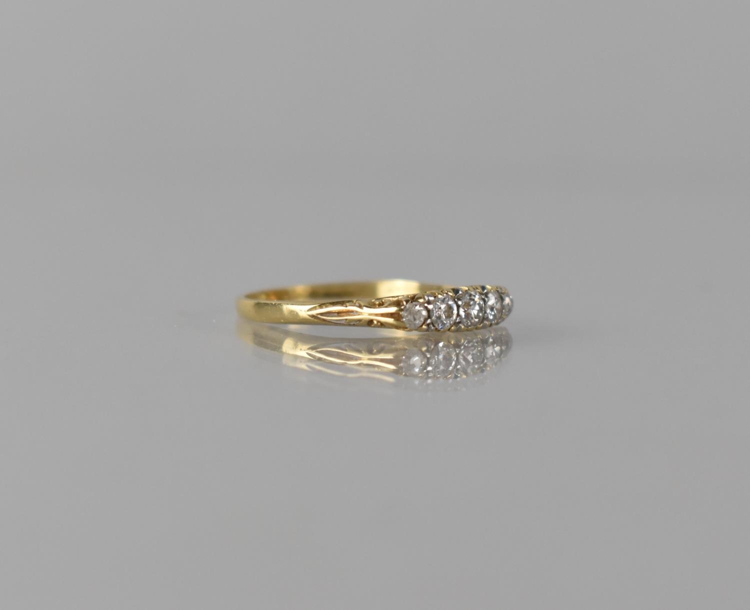 An Early 20th Century Five Stone Diamond and 18ct Gold 'Half Hoop' Ring, Graduated Old European - Bild 2 aus 4