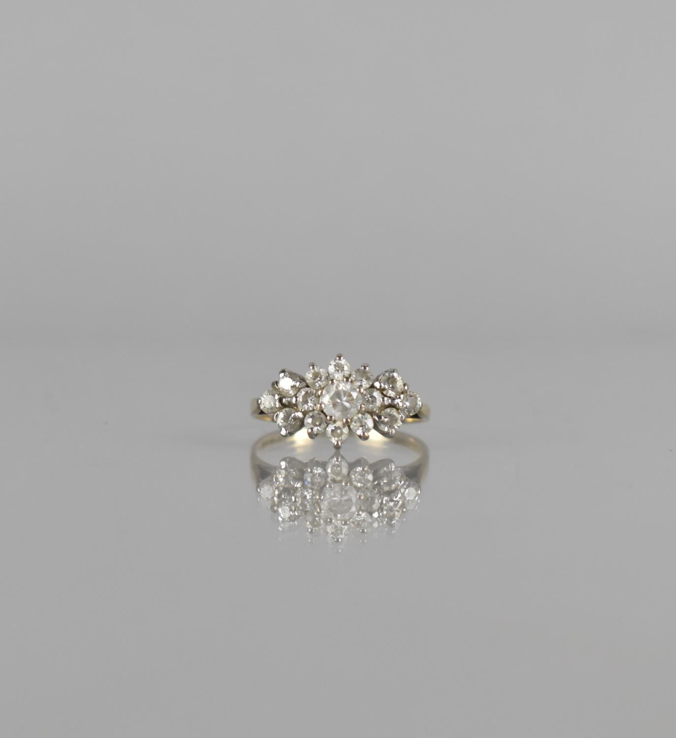 A 9ct Gold and CZ Mounted Ladies Cluster Ring, Prong Set Stones in a Lozenge Design, Head - Bild 3 aus 3