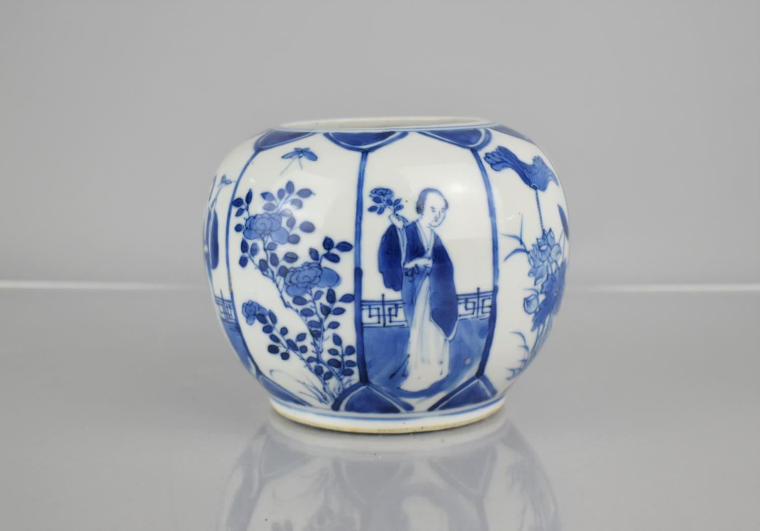 A 19th/20th Century Chinese Porcelain Blue and White Pot of Globular Form Decorated with Alternating - Image 7 of 8