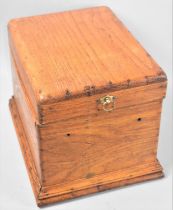 An Edwardian Oak Storage Box with Hinged Lid, 25x19x20cms High