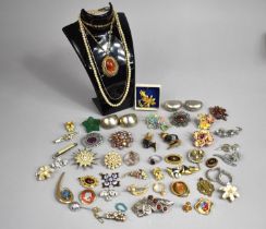 A Collection of Various Vintage and Later Jewellery to Comprise Brooches, Earring etc