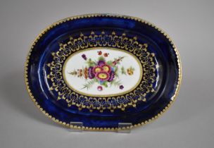 An 18/19th Century Chamberlain Worcester Oval Dish with Central Floral Motif with Cobalt Blue