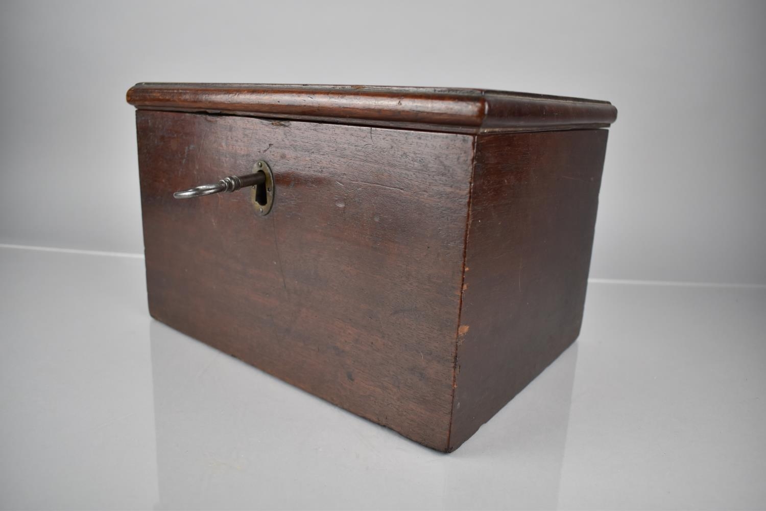 An Early 19th Century Mahogany Box with Hinged Lid with Original Lock and Key, 30x22x19cm High - Image 3 of 4