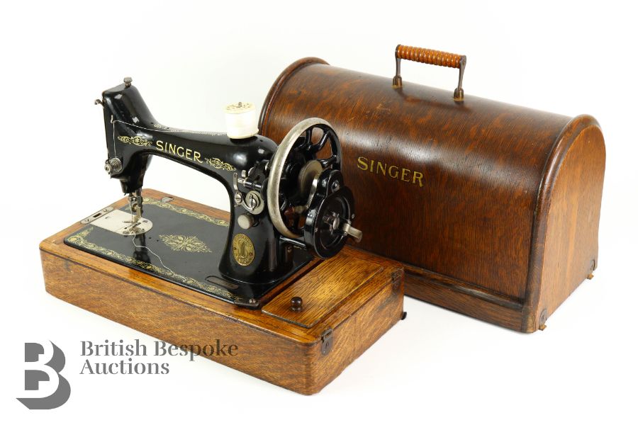Singer Sewing Machine - Image 4 of 9