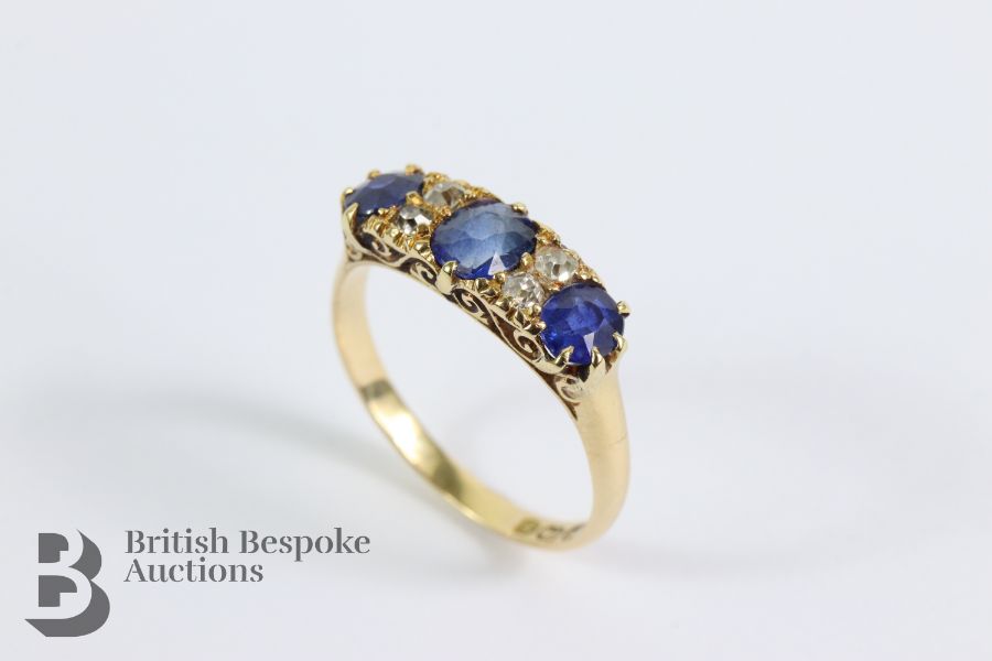Antique 18ct Yellow Gold Sapphire and Diamond Ring - Image 2 of 4