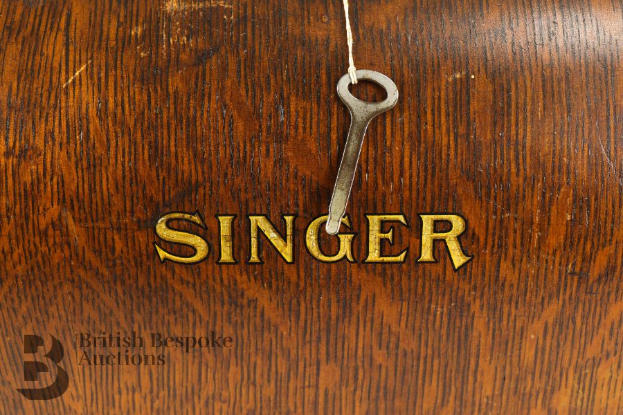 Singer Sewing Machine - Image 3 of 9