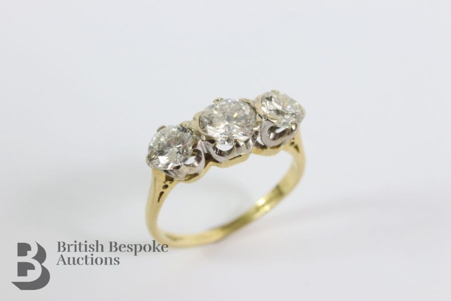 18ct Yellow Gold Three Stone Diamond Ring - Image 5 of 5