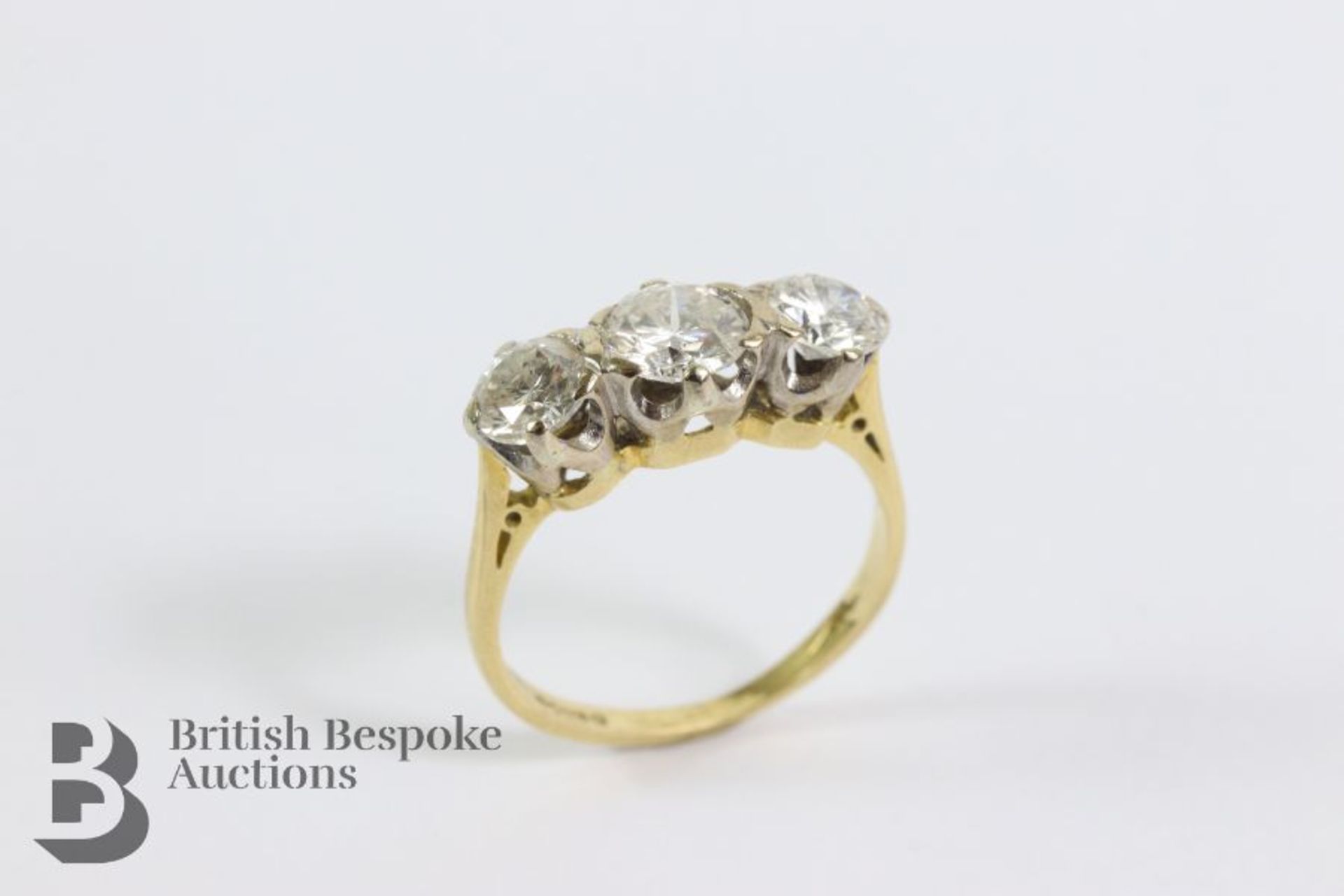 18ct Yellow Gold Three Stone Diamond Ring - Image 4 of 5