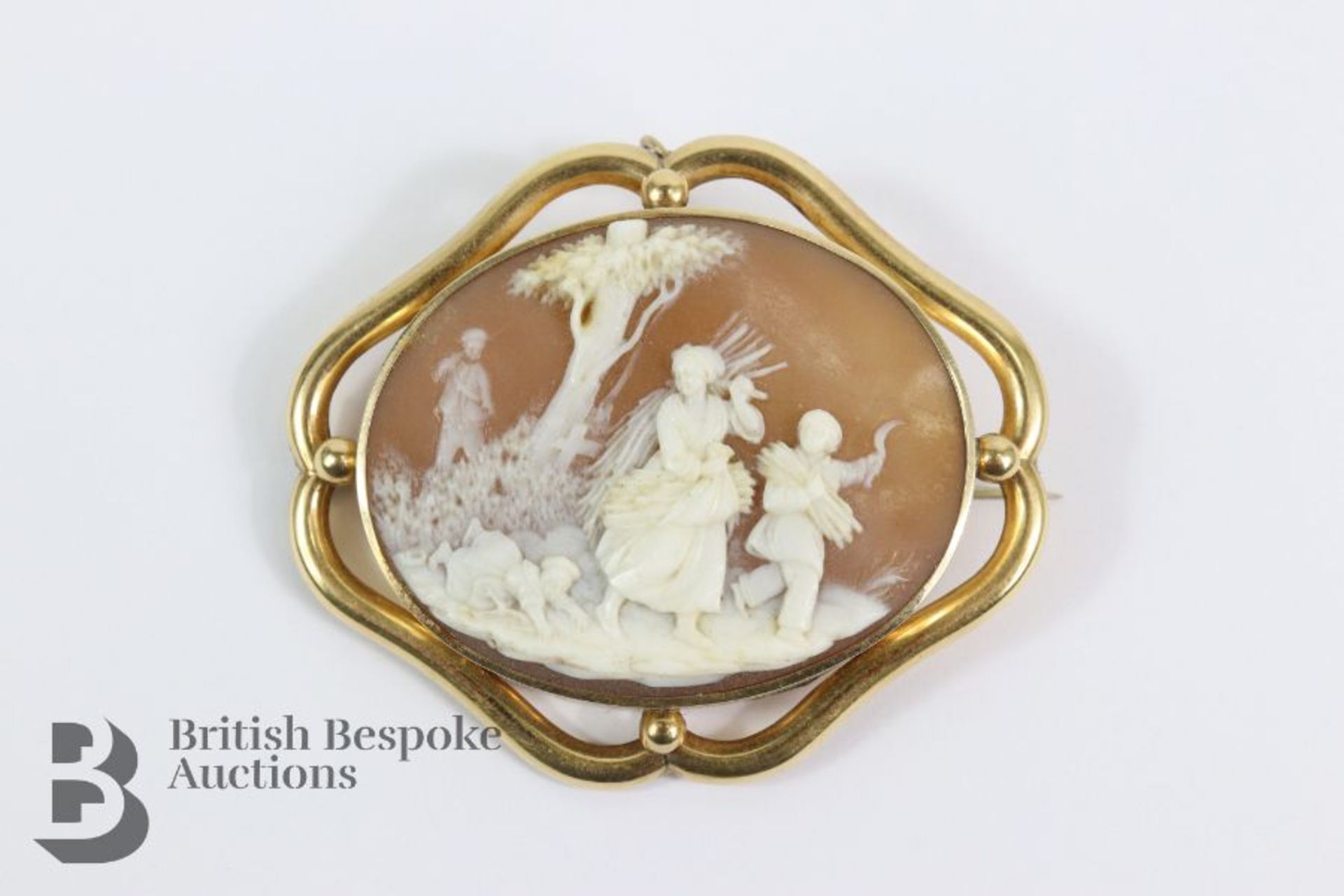 Antique Shell Cameo Pendant Brooch