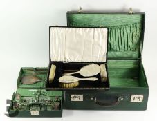 Travelling Vanity Case - Silver Contents