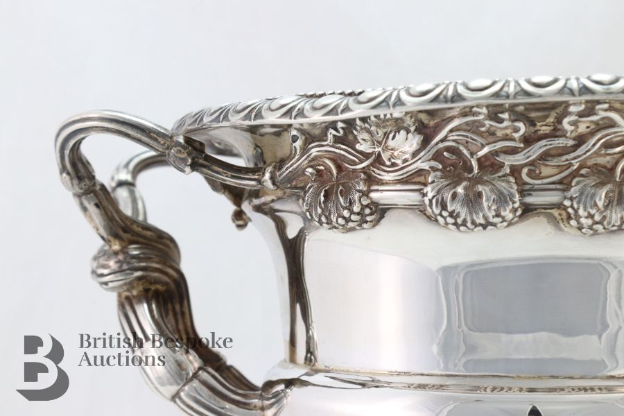 George V Silver Warwick Vase - Image 5 of 25