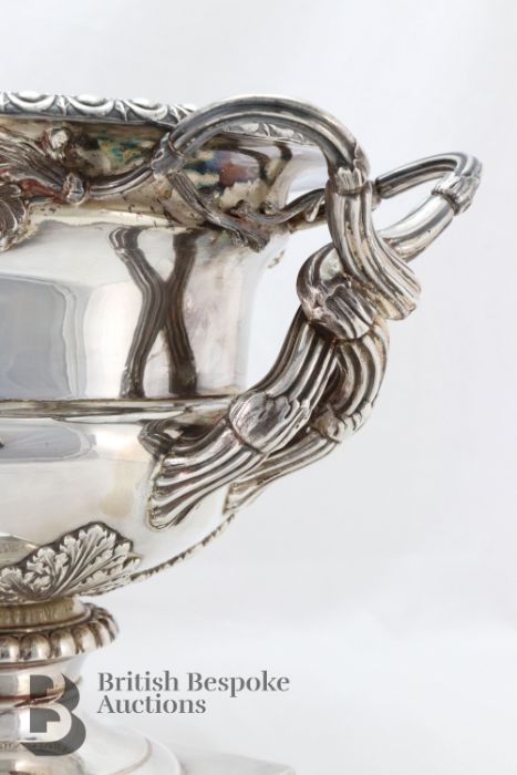 George V Silver Warwick Vase - Image 15 of 25