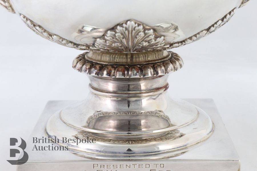 George V Silver Warwick Vase - Image 4 of 25