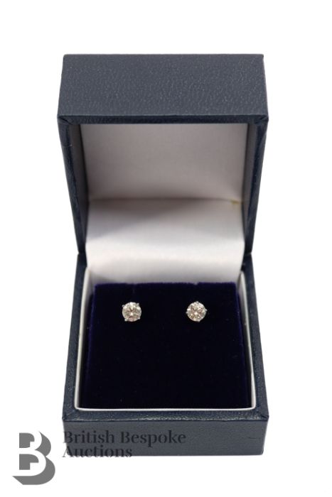 Pair of 14ct White Gold Diamond Stud Earrings - Image 2 of 3