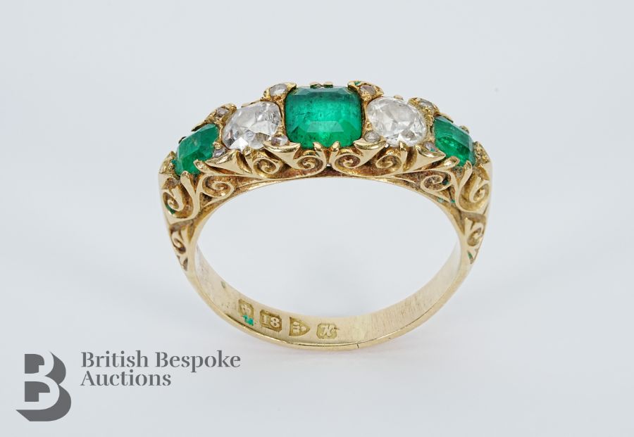 Antique Emerald and Diamond Ring - Image 2 of 3