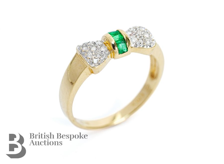 18ct Yellow Gold Diamond and Emerald Ring - Image 2 of 2