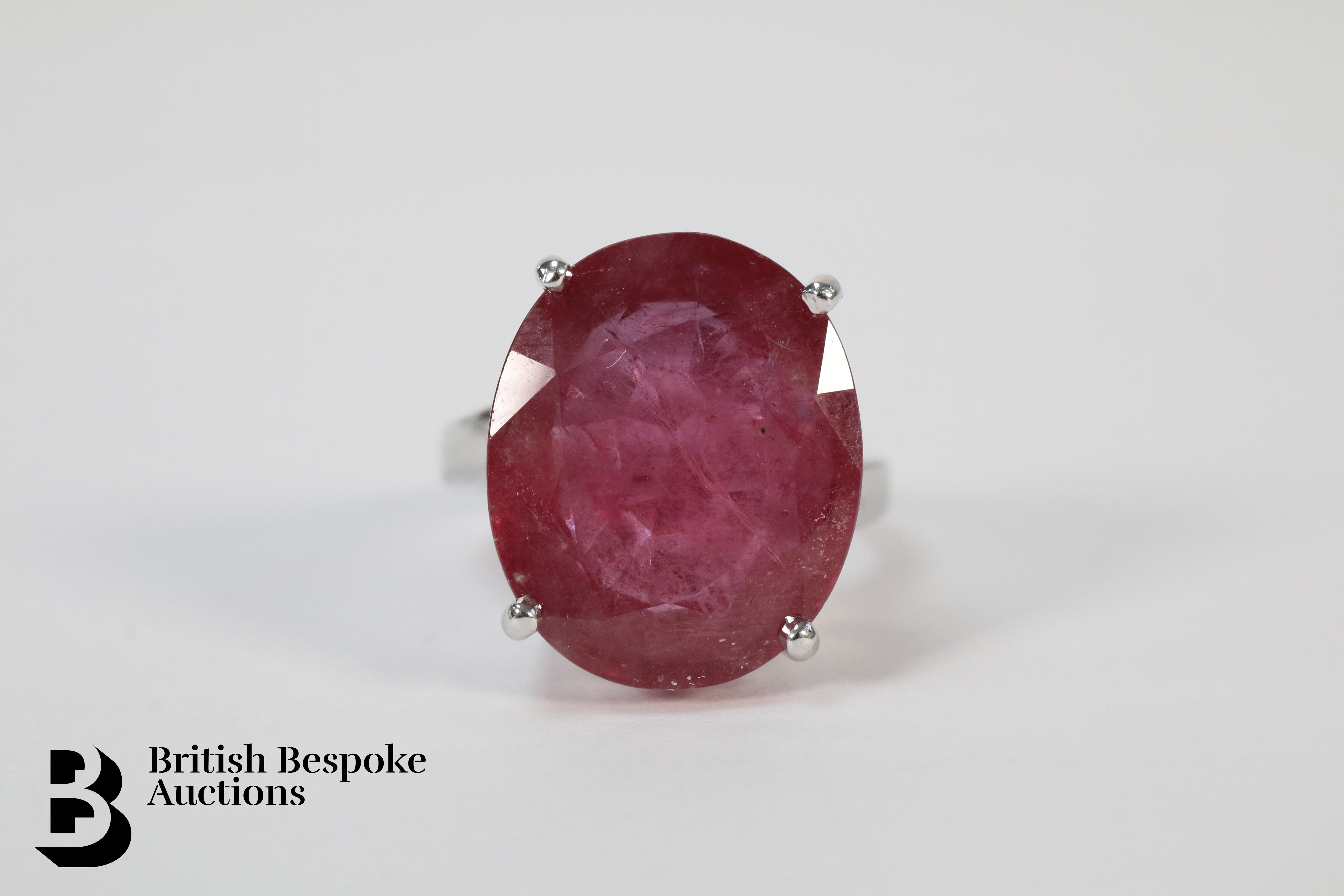 18ct White Gold Ruby Ring - Image 4 of 5