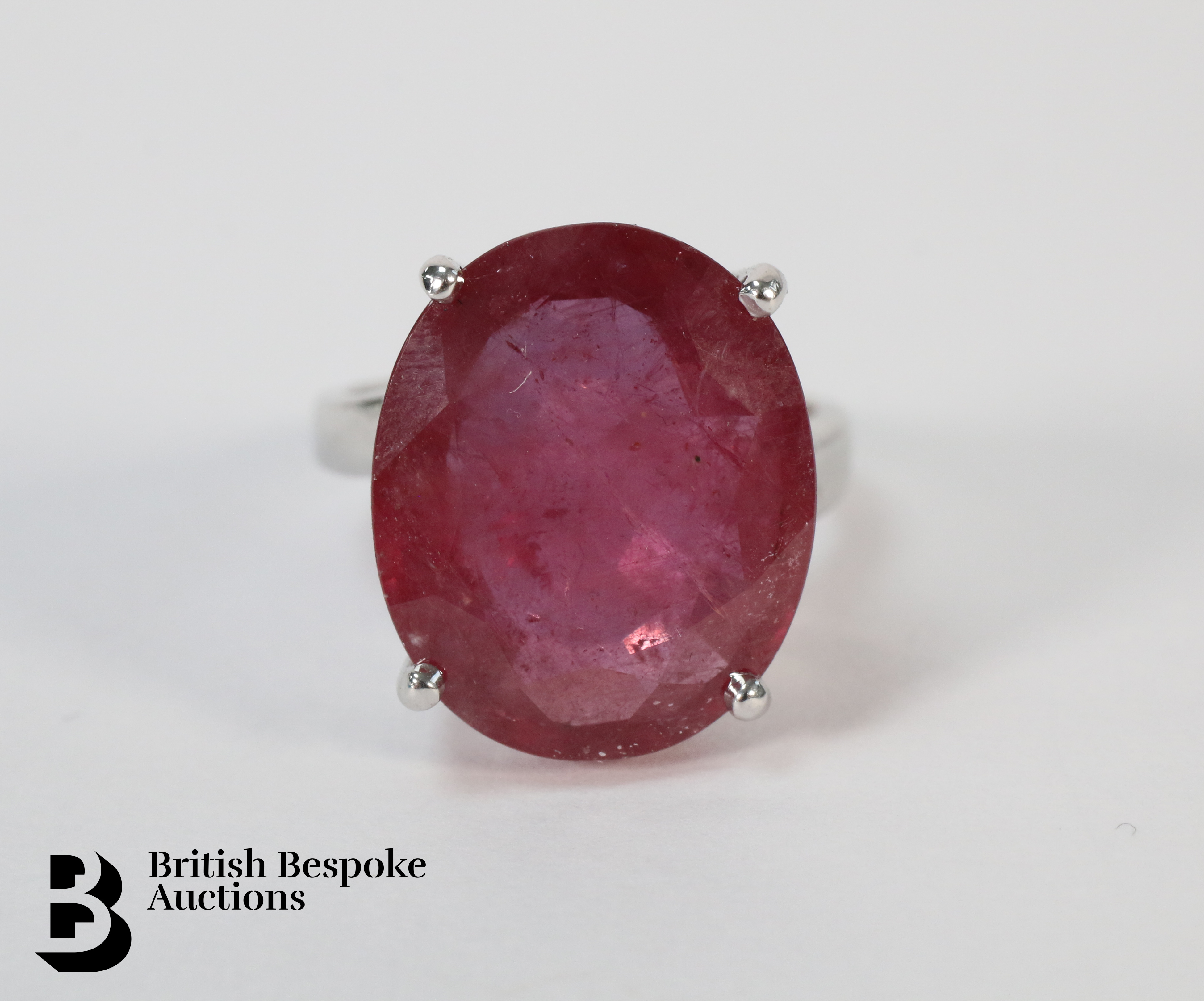 18ct White Gold Ruby Ring - Image 2 of 5