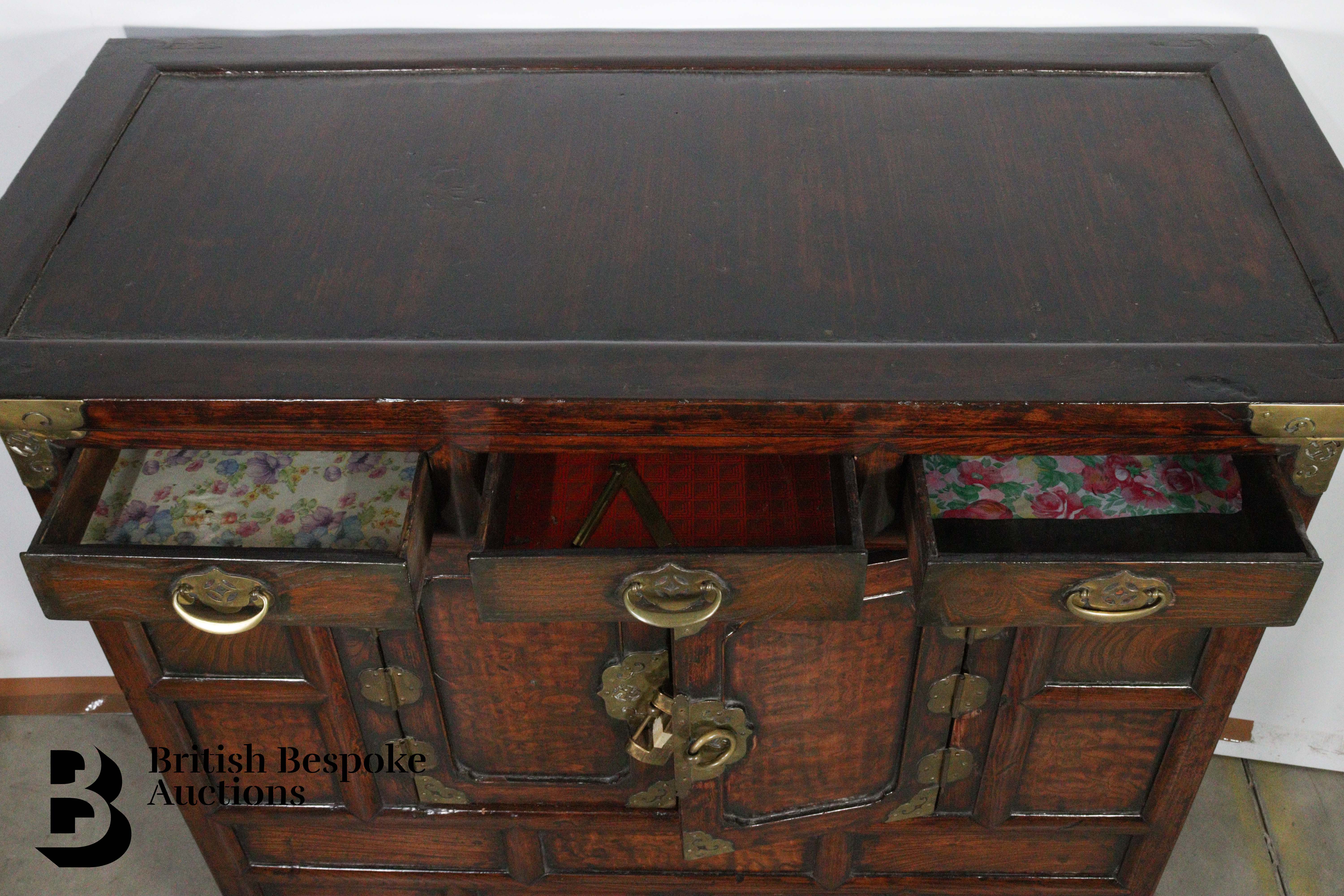 Early 20th Century Korean Cabinet - Image 5 of 8