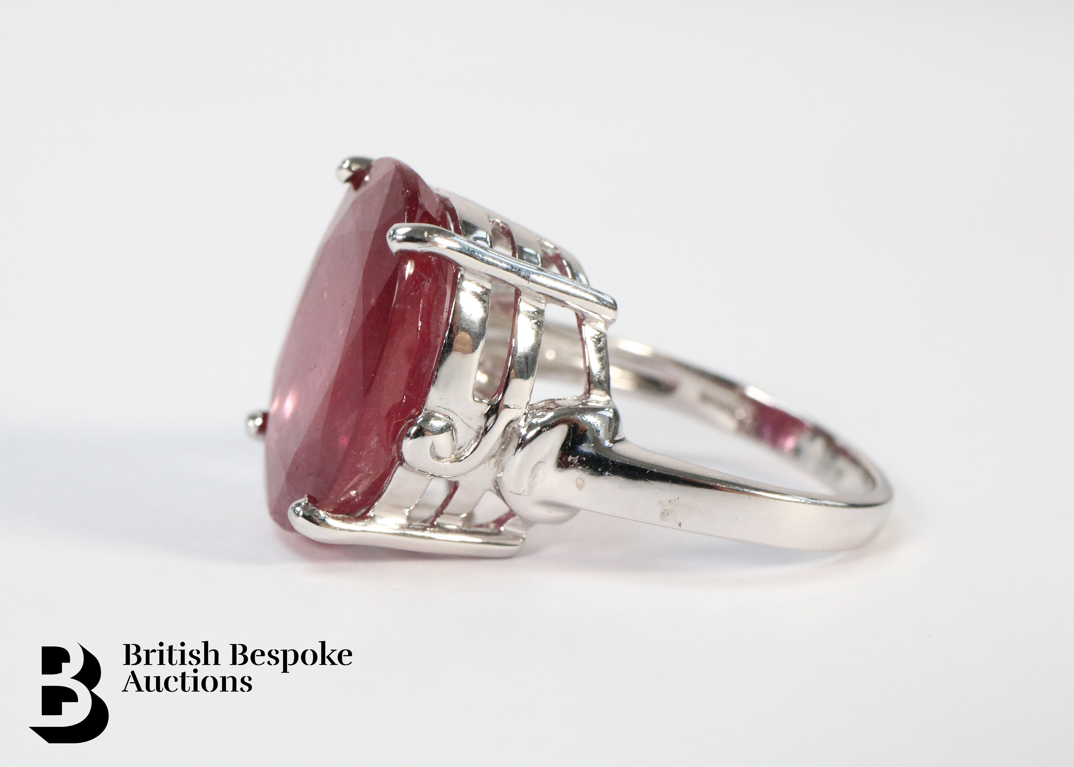 18ct White Gold Ruby Ring - Image 3 of 5