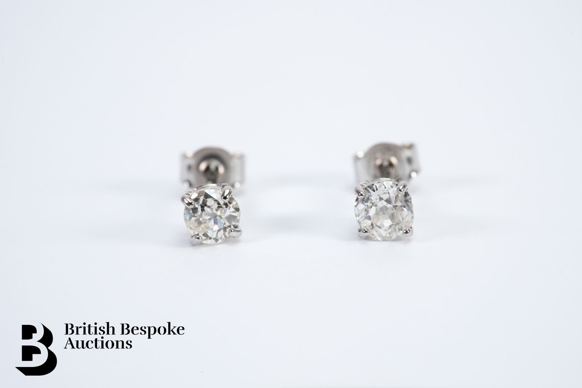 9ct Gold Diamond Ear Studs - Image 2 of 2