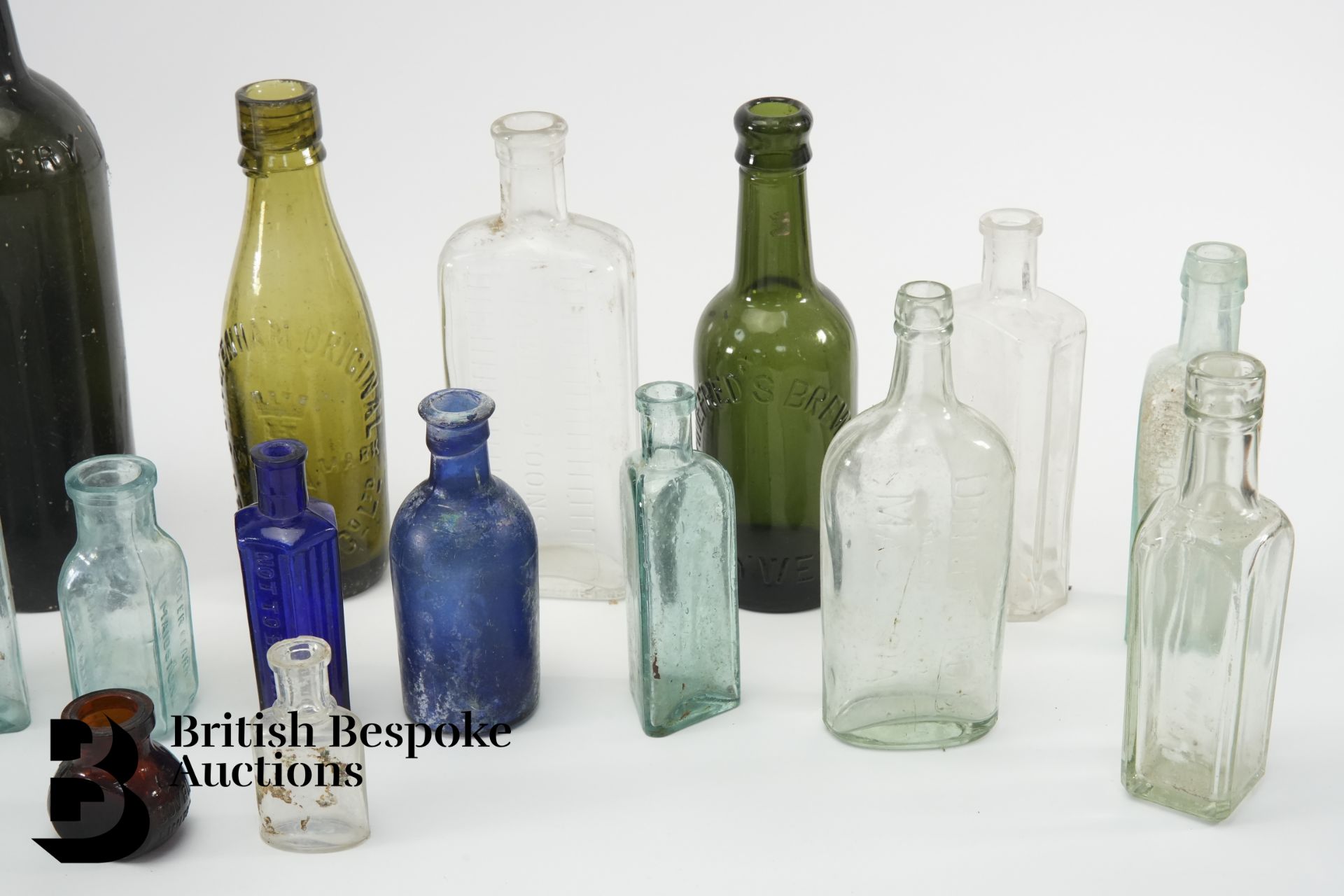Box of Vintage Glass Bottles - Bild 4 aus 5