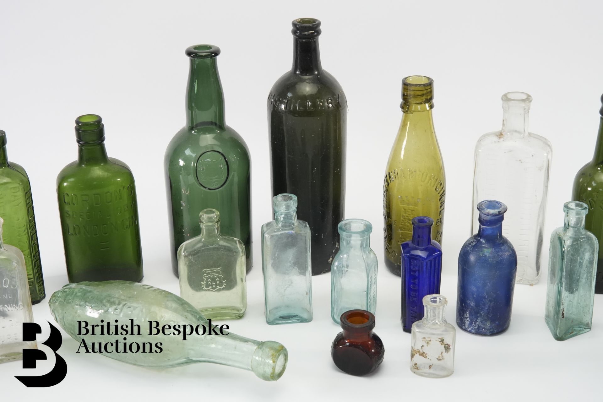 Box of Vintage Glass Bottles - Bild 3 aus 5