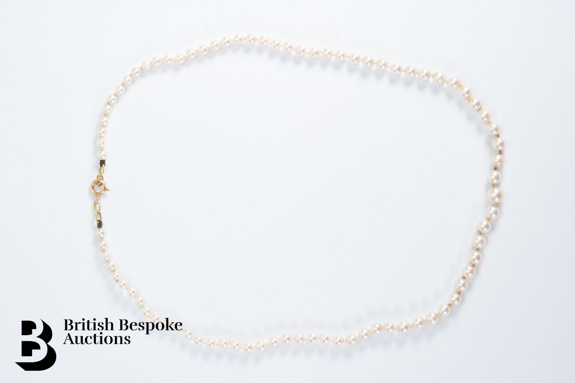 A graduated set of single pearls on simple 18ct gold clasp. Pearls measure from 4mm to 7mms, - Image 2 of 3