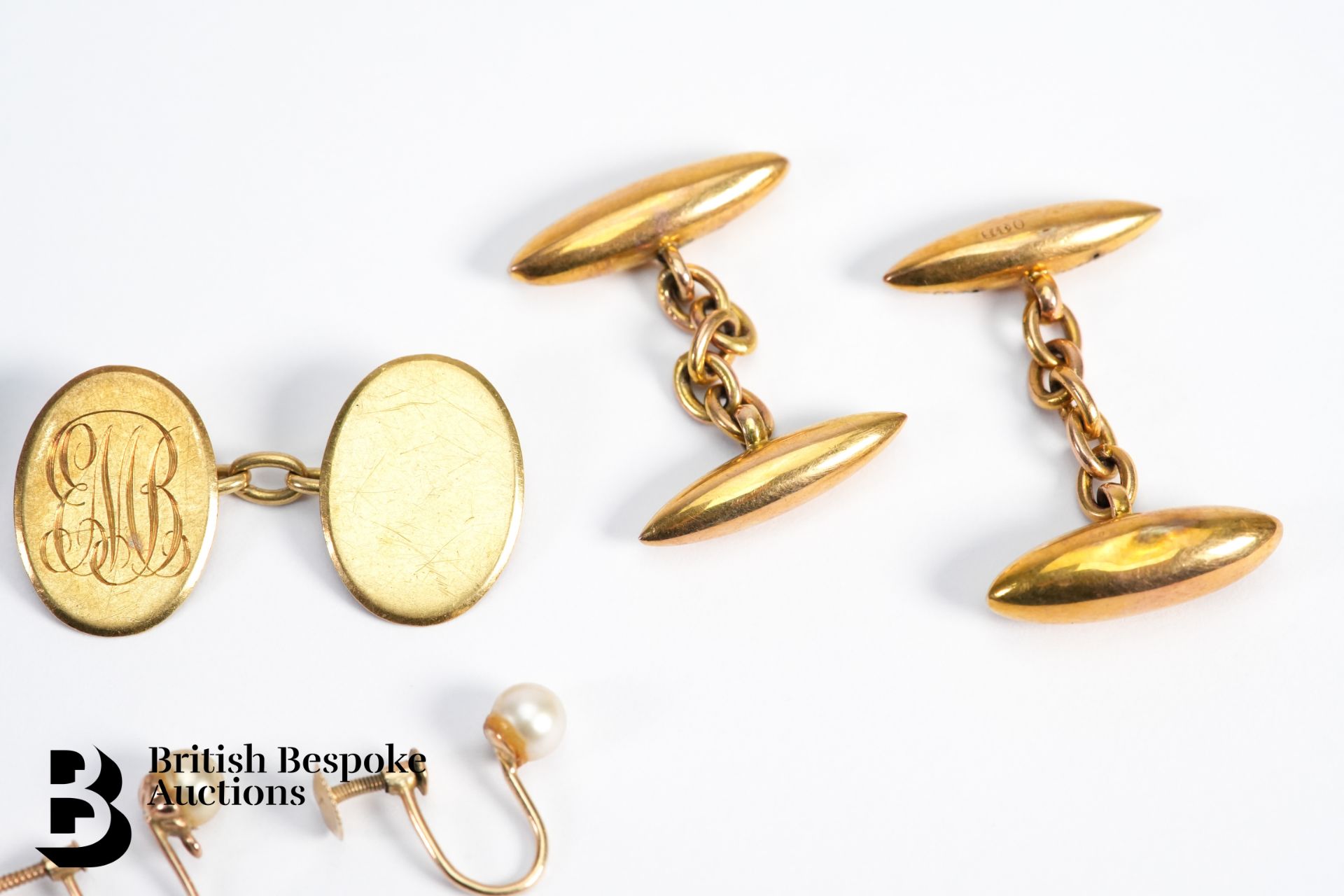 Two Pairs of Vintage 9ct Gold Cufflinks and 9ct Gold Pearl Earrings - Image 3 of 3