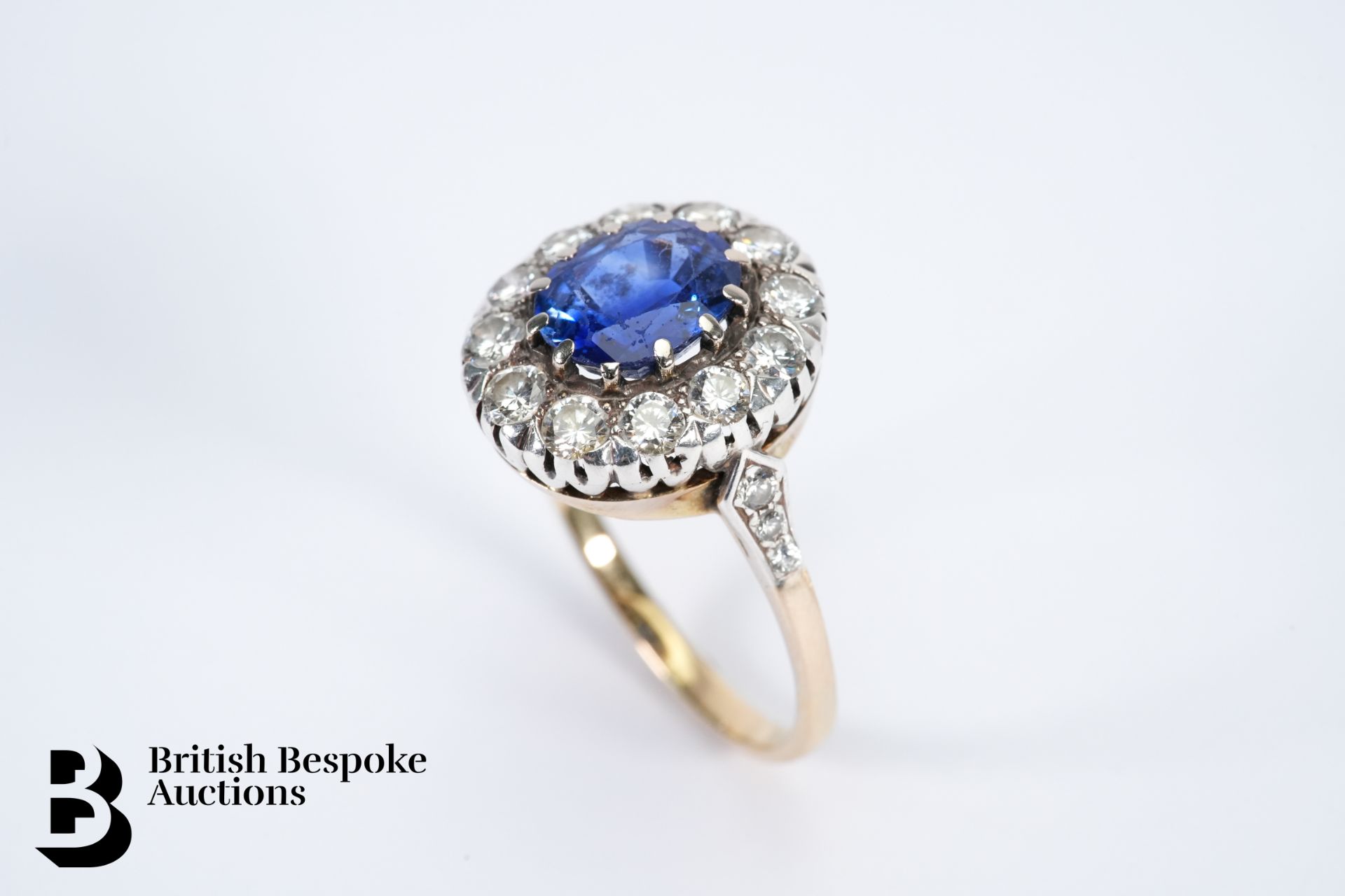 18ct Gold Sapphire and Diamond Ring - Image 4 of 4
